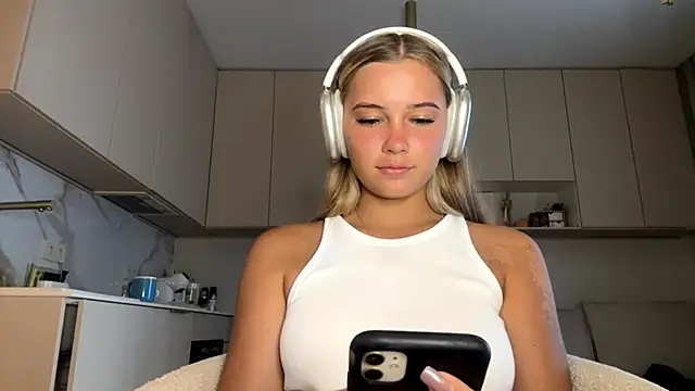 Snapshot of SeveralDip chatting on 02.15.26 SeveralDip online show from 02.15.26