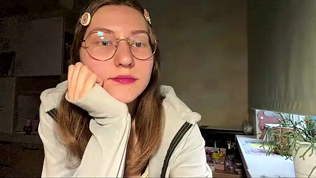 Miaaa Moon online show from 04.21.26