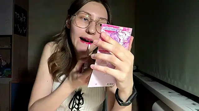 Miaaa Moon online show from 05.10.26