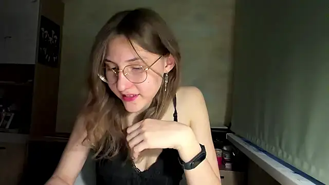 Miaaa Moon online show from 06.25.26