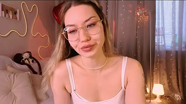 lusciousslily online show from 03.04.26