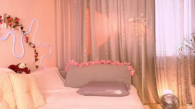 lusciousslily online show from 04.10.26