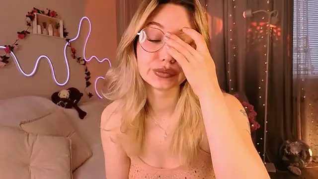 lusciousslily online show from 04.11.26