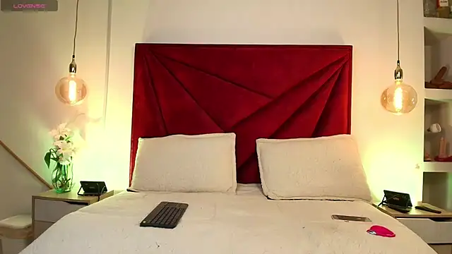 NahomiRoss online show from 04.21.26