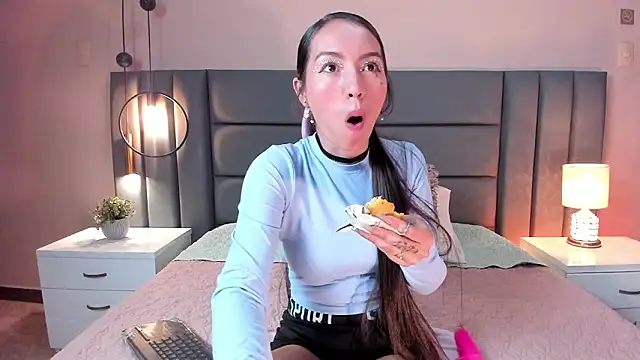 CrystalKenner online show from 02.02.26