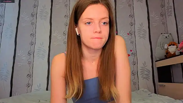 Snapshot of SueFerreyra chatting on 06.23.26 SueFerreyra online show from 06.23.26