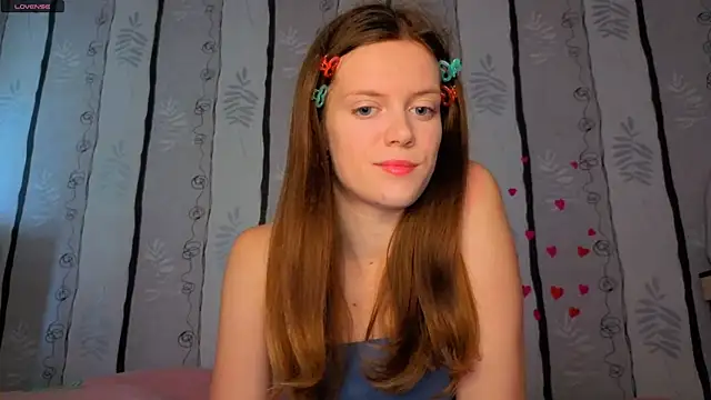 Snapshot of SueFerreyra chatting on 07.25.26 SueFerreyra online show from 07.25.26