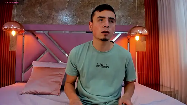 Snapshot of ChloeandAdam chatting on 03.08.26 ChloeandAdam online show from 03.08.26