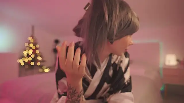 Sarah Pink online show from 12.19.24