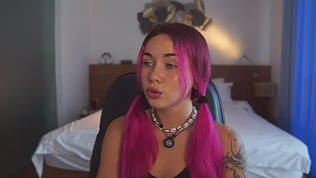 Sarah Pink online show from 01.14.26