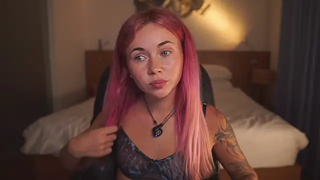 Sarah Pink online show from 03.26.26