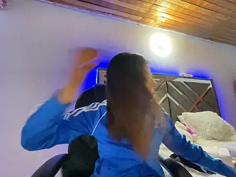 Snapshot of alison_parkerr26 chatting on 02.10.26 alison parkerr26 online show from 02.10.26