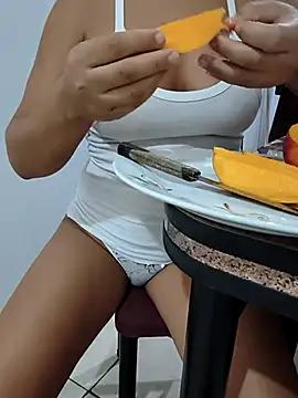 Snapshot of Moradublin chatting on 02.21.26 Moradublin online show from 02.21.26