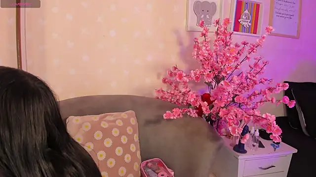 Ashley Blum  online show from 04.23.26
