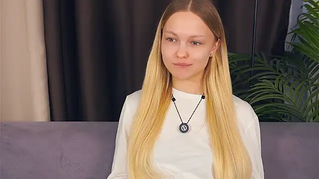 Snapshot of MitzieKeizer chatting on 02.02.26 MitzieKeizer online show from 02.02.26