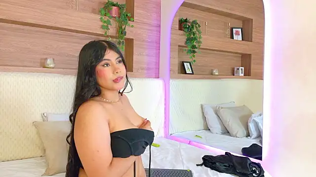 Snapshot of VioletBloomm chatting on 03.05.26 VioletBloomm online show from 03.05.26