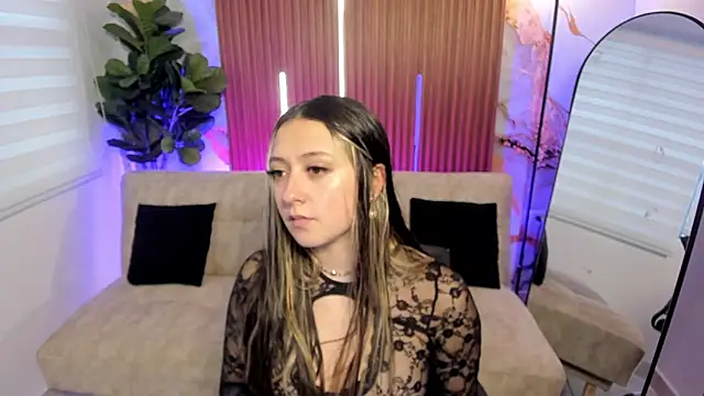 Giselle Laurens  online show from 05.02.26