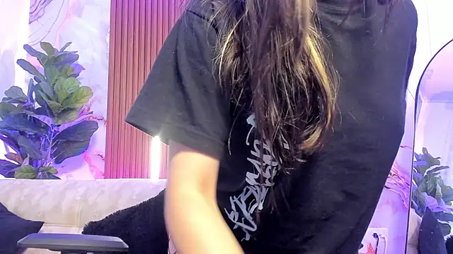 Giselle Laurens  online show from 06.05.26