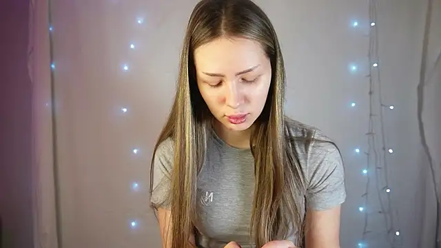 Snapshot of Murmella chatting on 03.18.26 Murmella online show from 03.18.26