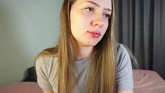 Snapshot of Murmella chatting on 03.20.26 Murmella online show from 03.20.26