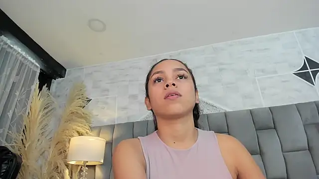 Snapshot of CarolineFyre chatting on 06.06.26 CarolineFyre online show from 06.06.26
