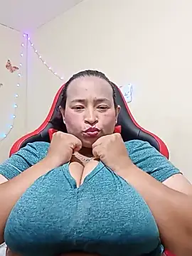 Snapshot of BustySexy_Nataly chatting on 07.30.26 BustySexy Nataly online show from 07.30.26