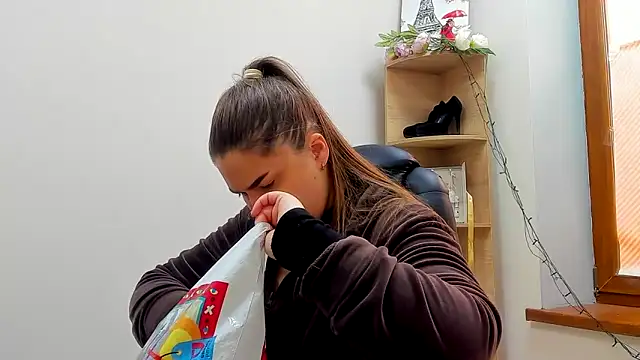 Snapshot of Maddinia chatting on 02.02.26 Maddinia online show from 02.02.26