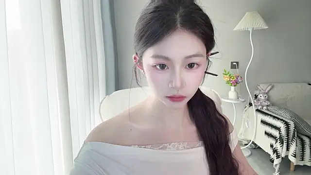 Snapshot of DYyyyyy-- chatting on 04.27.26 DYyyyyy-- online show from 04.27.26