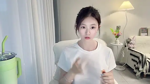 Snapshot of DYyyyyy-- chatting on 05.16.26 DYyyyyy-- online show from 05.16.26