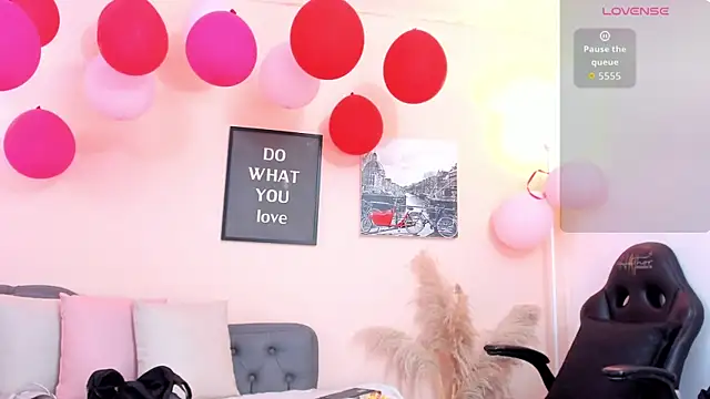 Snapshot of victoriazans chatting on 02.14.26 victoriazans online show from 02.14.26