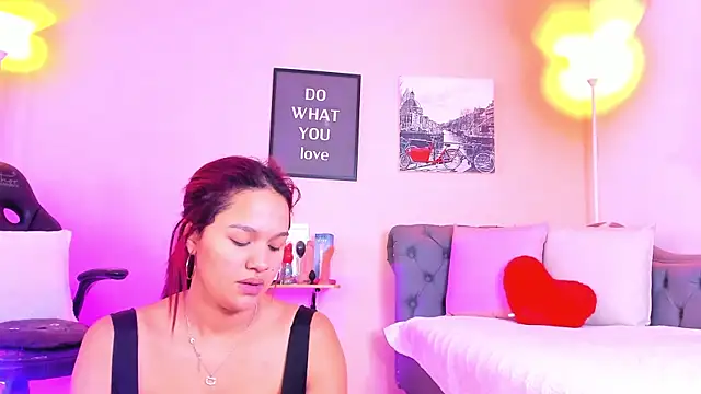 Snapshot of victoriazans chatting on 03.07.26 victoriazans online show from 03.07.26