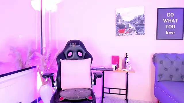 Snapshot of victoriazans chatting on 07.25.26 victoriazans online show from 07.25.26