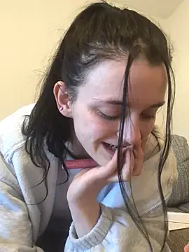 Snapshot of LeonieClaire chatting on 03.17.26 LeonieClaire online show from 03.17.26