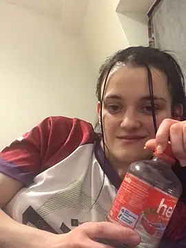 Snapshot of LeonieClaire chatting on 03.18.26 LeonieClaire online show from 03.18.26