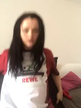 Snapshot of LeonieClaire chatting on 03.20.26 LeonieClaire online show from 03.20.26