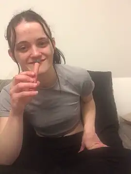 Snapshot of LeonieClaire chatting on 03.23.26 LeonieClaire online show from 03.23.26