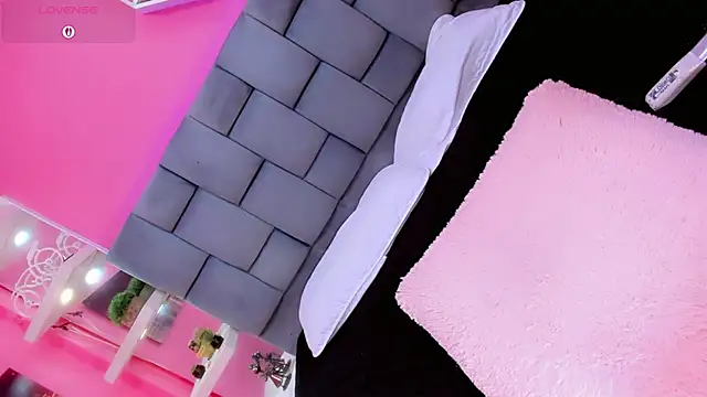 ManuelaJohnson online show from 05.11.26