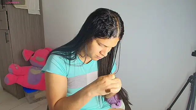 Snapshot of alys_love chatting on 03.27.26 alys love online show from 03.27.26