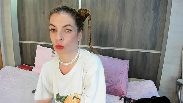 Snapshot of Brynaa chatting on 03.12.26 Brynaa online show from 03.12.26