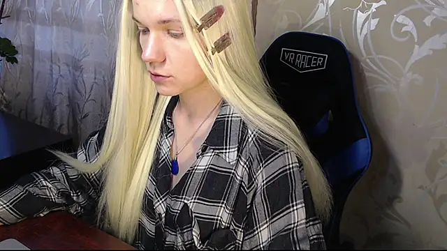 Snapshot of Shiny_Victoria chatting on 03.11.26 Shiny Victoria online show from 03.11.26