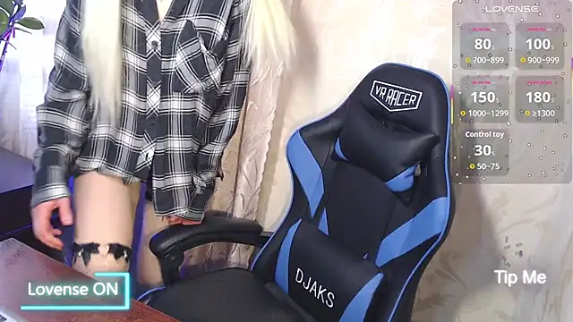 Snapshot of Shiny_Victoria chatting on 03.15.26 Shiny Victoria online show from 03.15.26