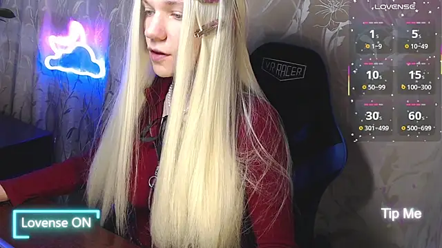 Snapshot of Shiny_Victoria chatting on 03.19.26 Shiny Victoria online show from 03.19.26