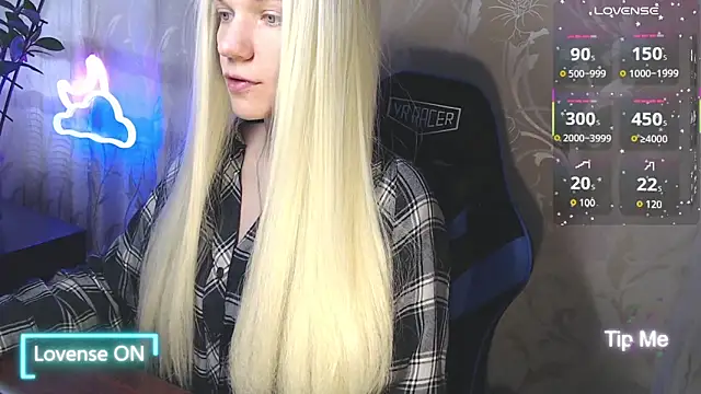 Snapshot of Shiny_Victoria chatting on 03.20.26 Shiny Victoria online show from 03.20.26