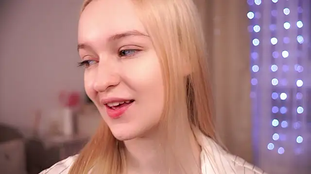 Snapshot of Runrina chatting on 02.02.26 Runrina online show from 02.02.26