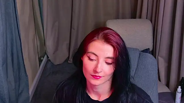NicoleLuxe online show from 05.12.26