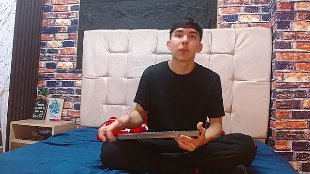 massimoferrera303av online show from 02.19.26