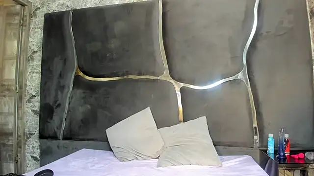 Snapshot of SaxxybunnyAndJayzzy chatting on 03.25.26 SaxxybunnyAndJayzzy online show from 03.25.26