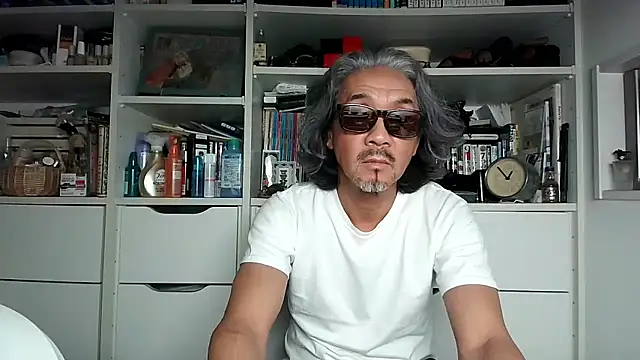 Snapshot of MtaS1 chatting on 06.15.26 MtaS1 online show from 06.15.26