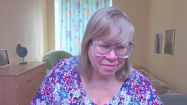 Emma Eclipsee online show from 02.06.26