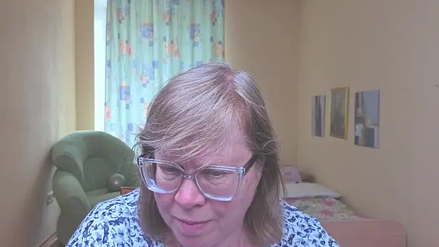 Snapshot of Emma_Eclipsee chatting on 05.10.26 Emma Eclipsee online show from 05.10.26